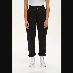 Lucy & Yak Addison Tapered Twill Trousers in Black